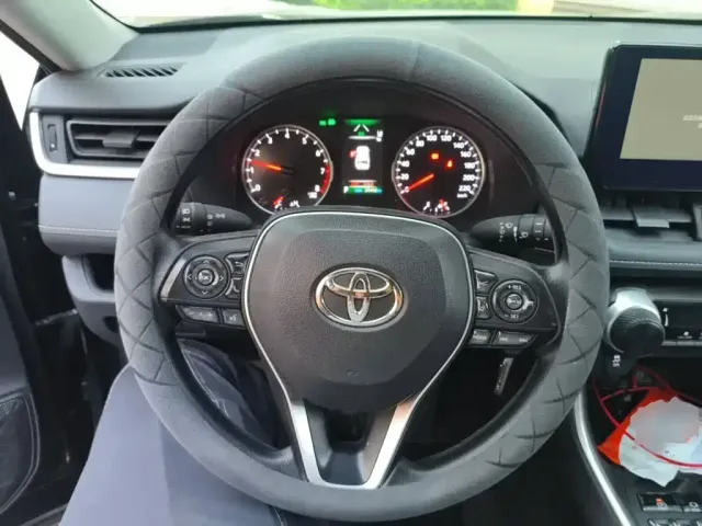 Toyota RAV4 — Фото автомобиля 12