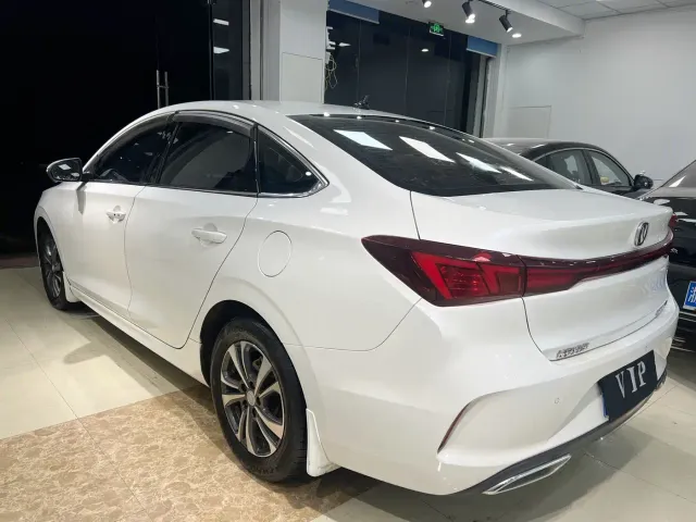 Changan Eado — Фото автомобиля 3
