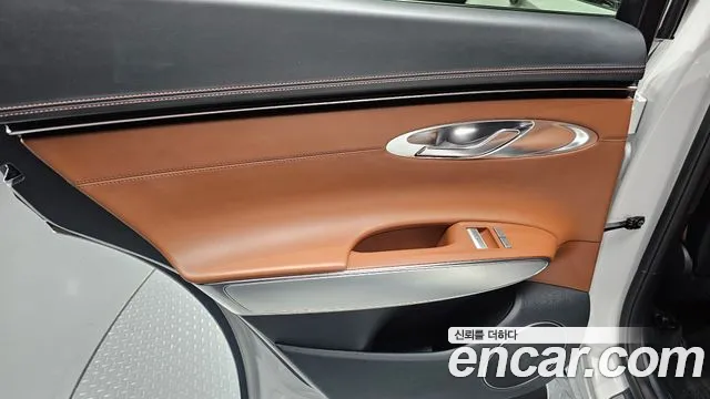 Genesis GV70 — Фото автомобиля 24