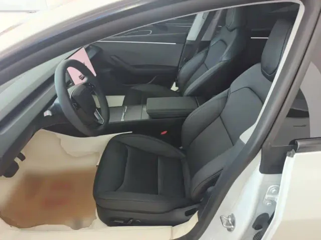 Tesla Model 3 — Фото автомобиля 14