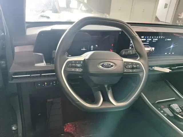 Ford Edge — Фото автомобиля 10