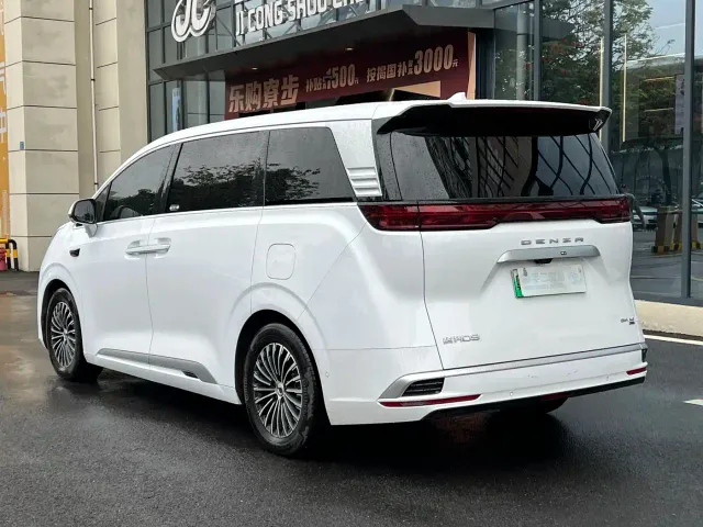 Denza D9 — Фото автомобиля 6