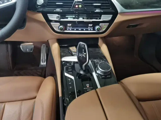 BMW 6 Series Gran Turismo — Фото автомобиля 13