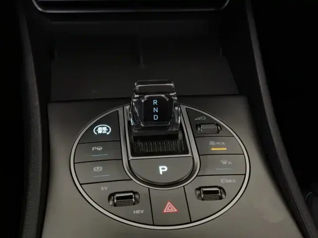 BYD Seal 05 DM-i — Фото автомобиля 13