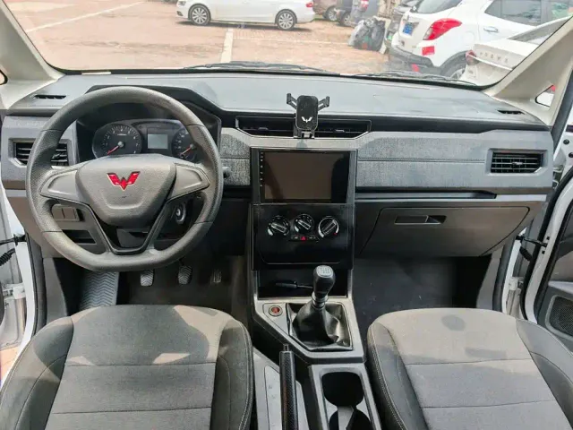 Wuling Hongguang Plus — Фото автомобиля 2