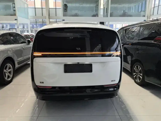 Li Auto MEGA — Фото автомобиля 5