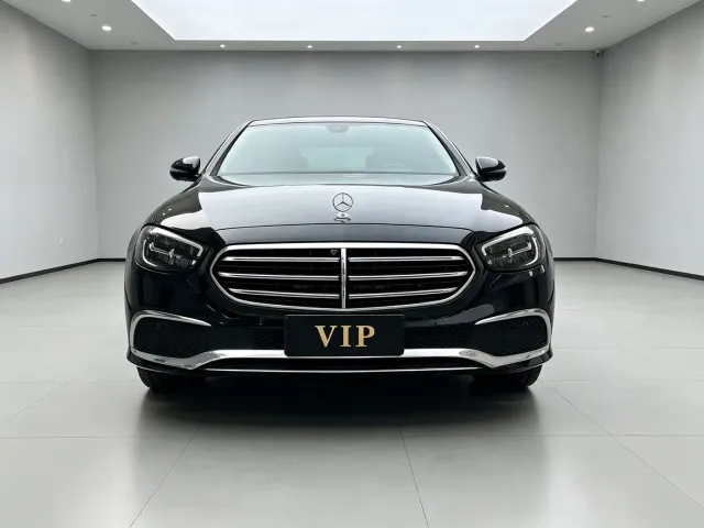 Mercedes-Benz E-Class — Фото автомобиля 2