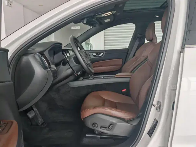 Volvo XC60 — Фото автомобиля 7