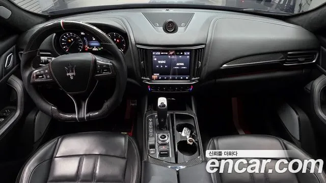 Maserati Levante — Фото автомобиля 7
