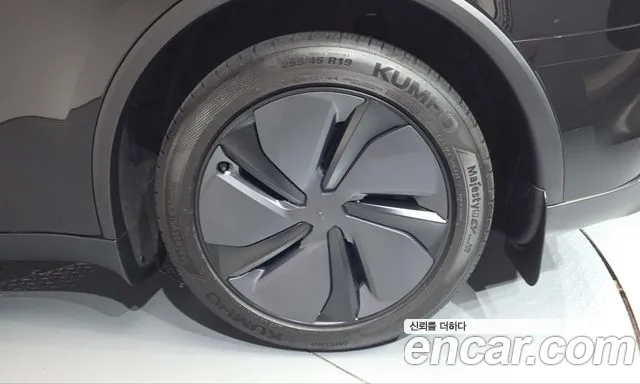 Tesla Model Y — Фото автомобиля 6