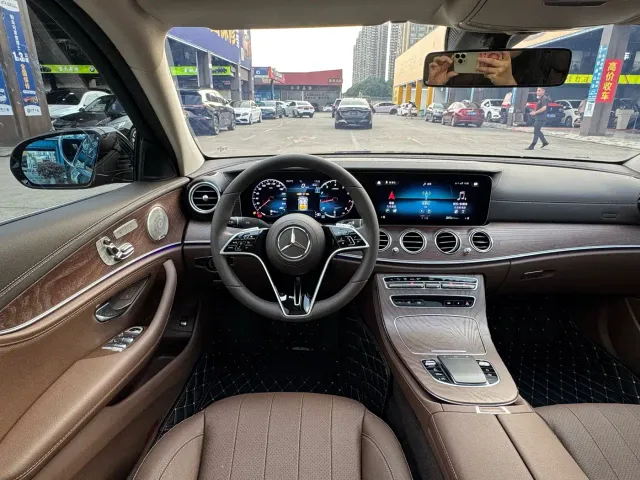 Mercedes-Benz E-Class — Фото автомобиля 7