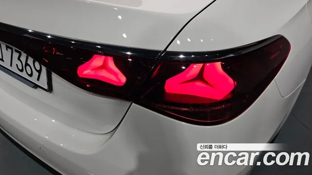 Mercedes-Benz E-Class — Фото автомобиля 19
