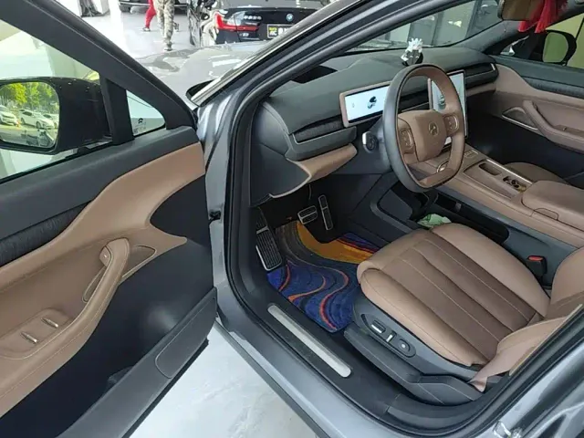 Nio ES8 — Фото автомобиля 15