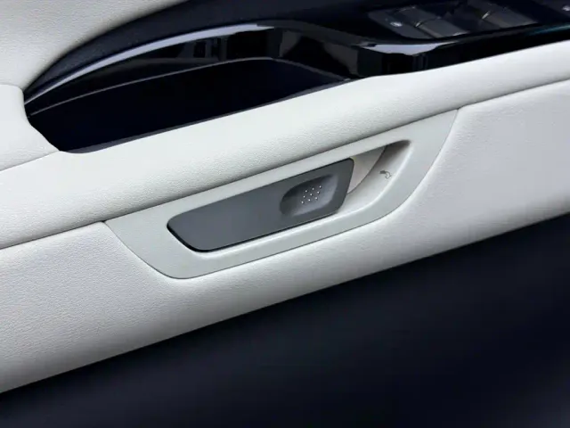 Lexus LM — Фото автомобиля 14