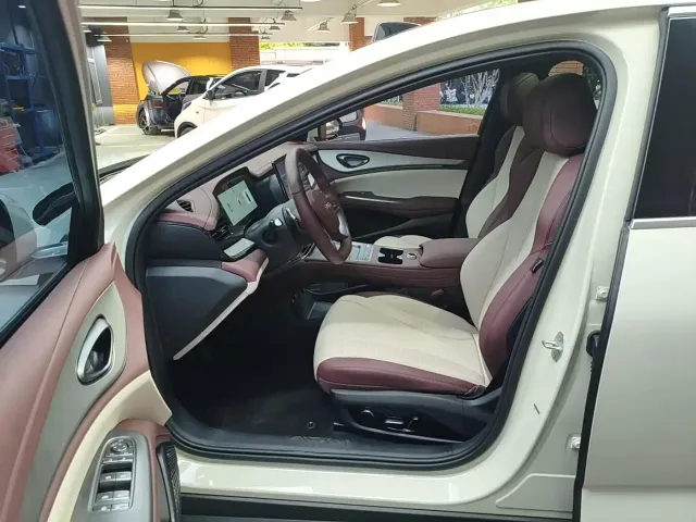 BYD Seal 07 DM-i — Фото автомобиля 9