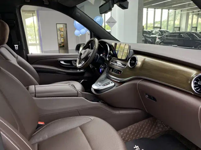 Mercedes-Benz V-Class — Фото автомобиля 20