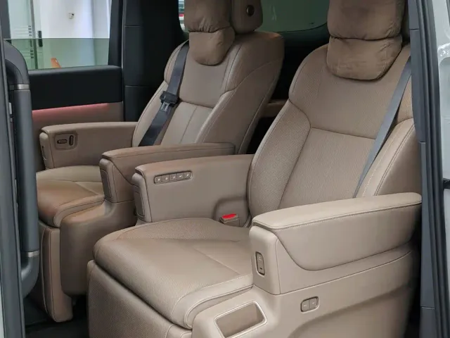 Li Auto MEGA — Фото автомобиля 12