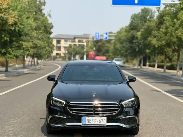 Mercedes-Benz E-Class — Фото автомобиля 2