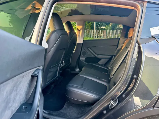 Tesla Model Y — Фото автомобиля 9
