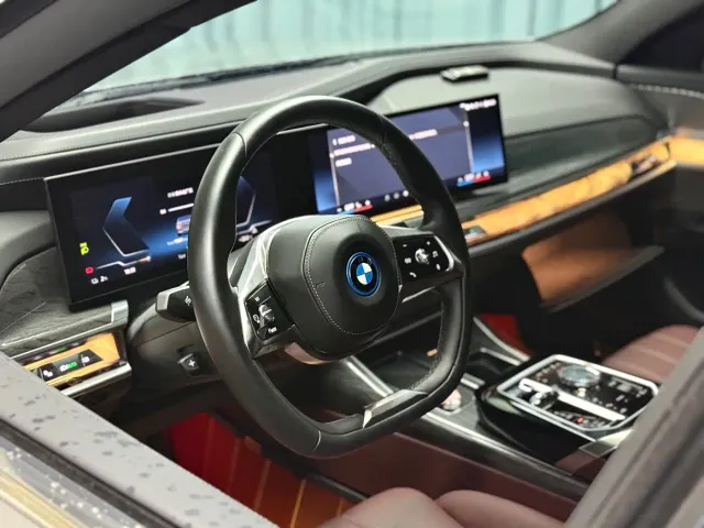 BMW i7 — Фото автомобиля 3