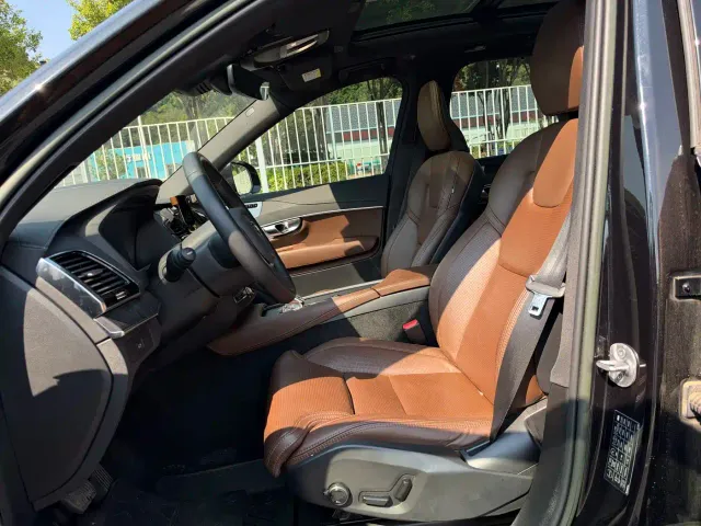 Volvo XC90 — Фото автомобиля 16