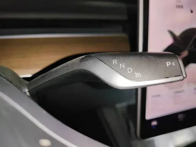 Tesla Model Y — Фото автомобиля 15
