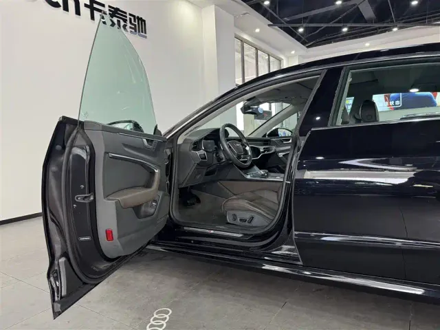 Audi A7L — Фото автомобиля 13