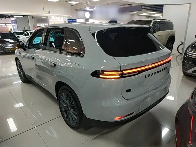 Leapmotor C10 — Фото автомобиля 3