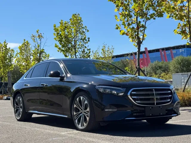 Mercedes-Benz E-Class — Фото автомобиля 3