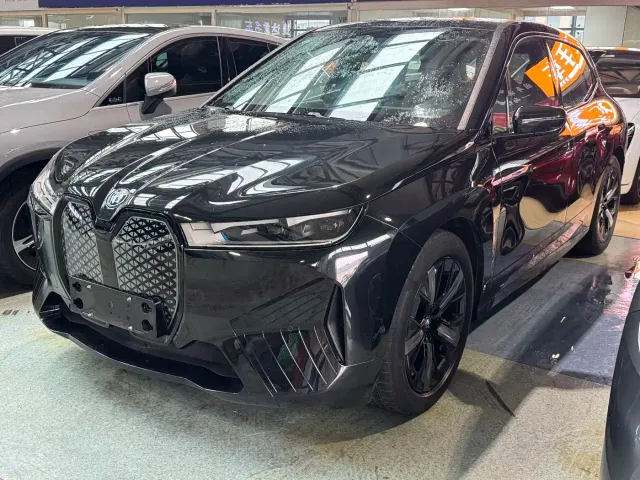 Фотография автомобиля — BMW iX