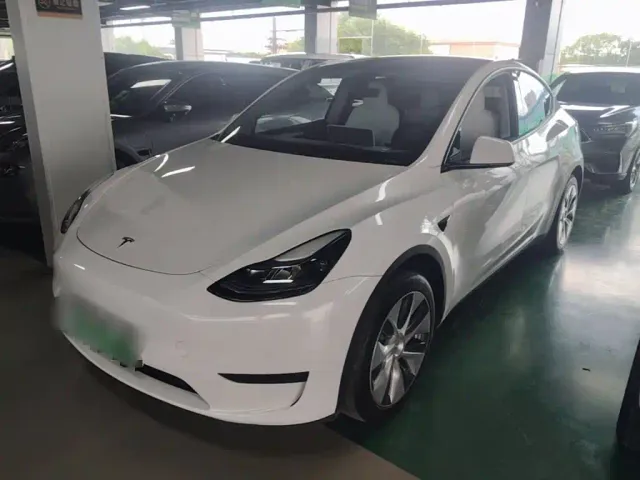 Фотография автомобиля — Tesla Model Y
