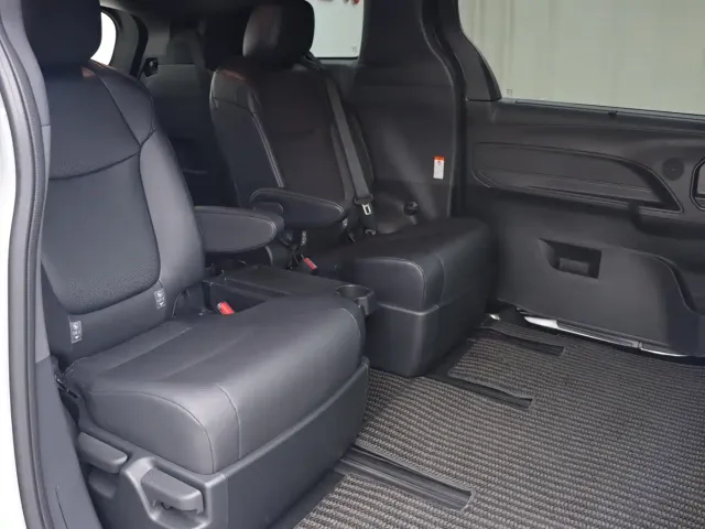 Toyota Granvia — Фото автомобиля 12