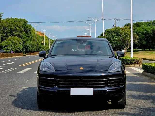 Porsche Cayenne — Фото автомобиля 2
