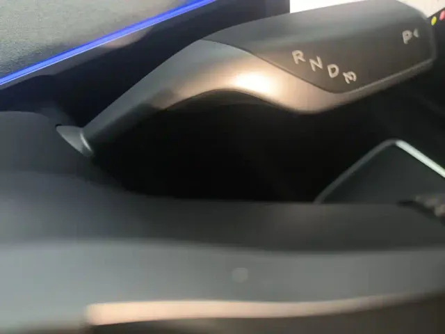 Tesla Model Y — Фото автомобиля 13
