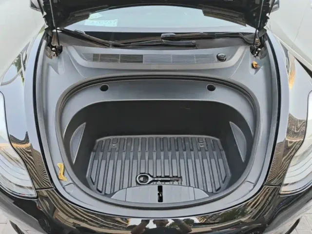 Tesla Model 3 — Фото автомобиля 19