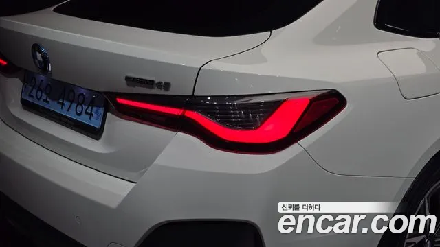 BMW i4 — Фото автомобиля 8