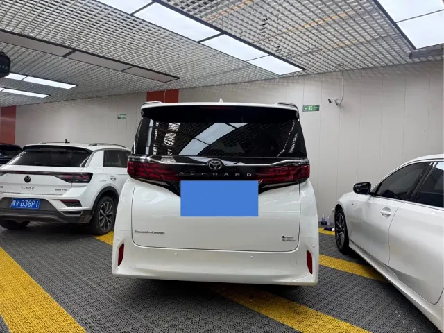 Toyota Alphard — Фото автомобиля 3