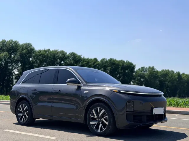 Li Auto L8 — Фото автомобиля 3