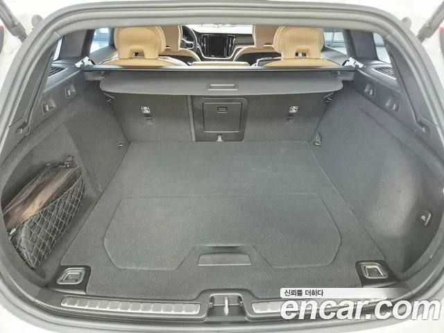 Volvo V60 — Фото автомобиля 20