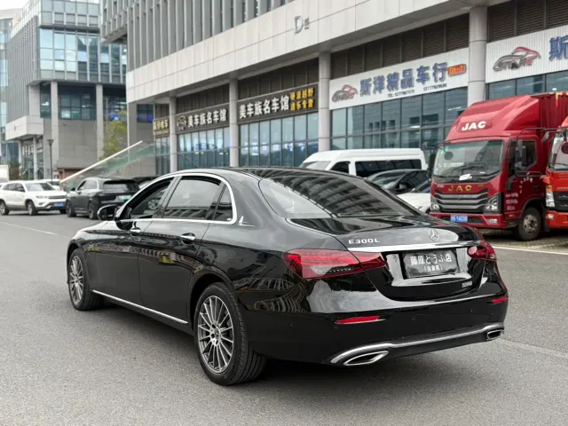 Mercedes-Benz E-Class — Фото автомобиля 10