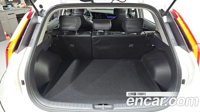 Kia Niro — Фото автомобиля 22