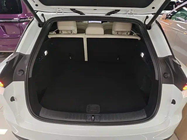 Li Auto i6 — Фото автомобиля 18