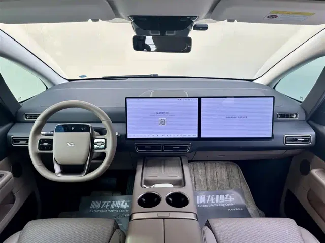Li Auto MEGA — Фото автомобиля 6