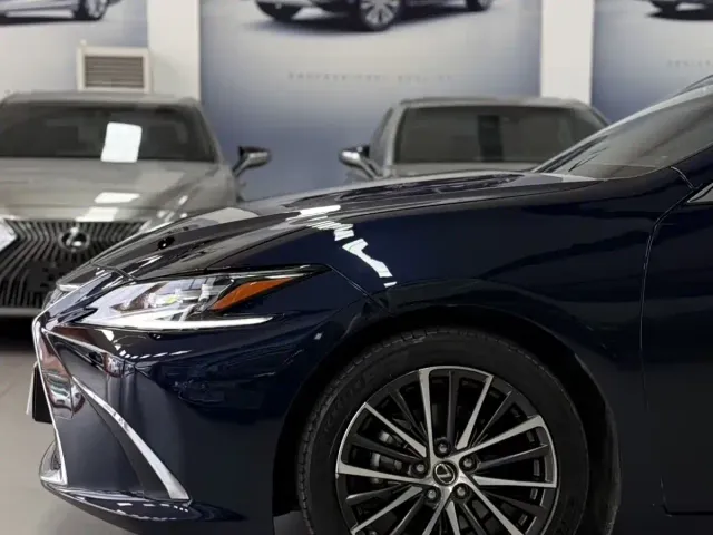 Lexus ES — Фото автомобиля 3