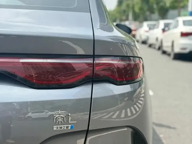 BYD Qin L — Фото автомобиля 8