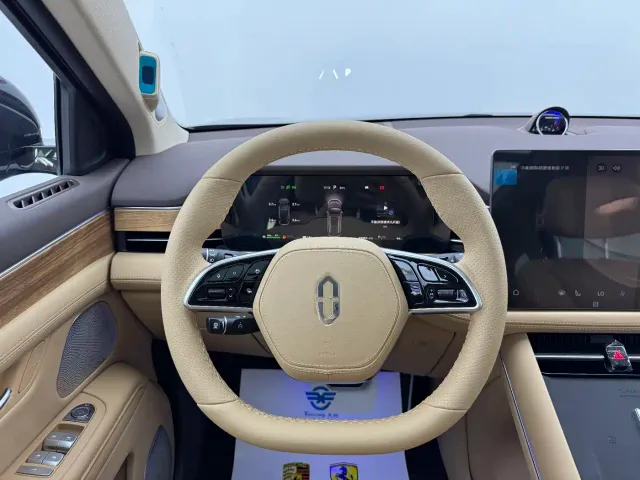 Aito M7 — Фото автомобиля 5