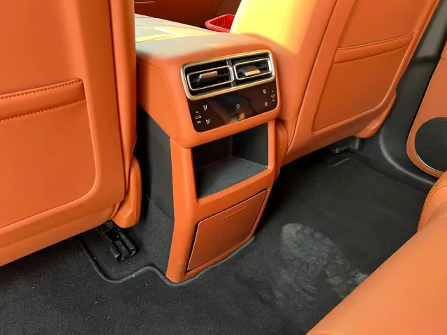 Li Auto L6 — Фото автомобиля 12