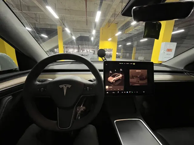 Tesla Model Y — Фото автомобиля 14