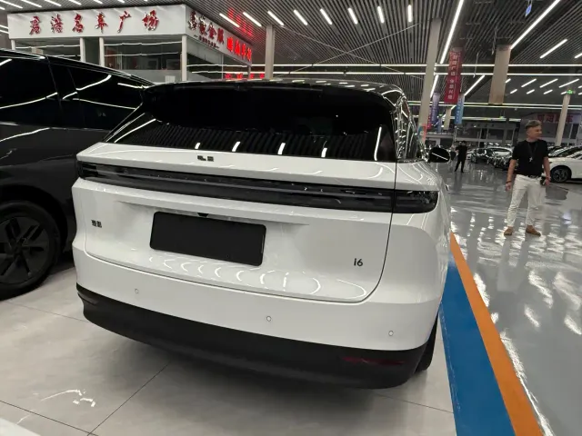 Li Auto i6 — Фото автомобиля 9