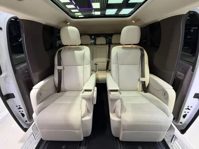 Li Auto MEGA — Фото автомобиля 12